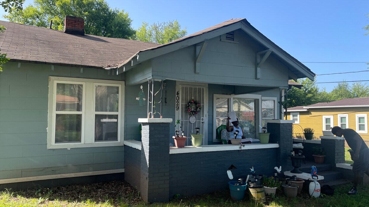 Building Photo - 4029 Walnut Ave SW