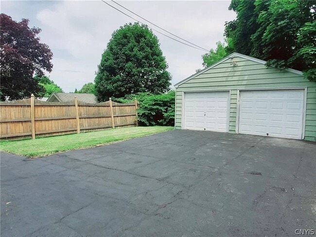 Building Photo - 1129 N Glencove Rd