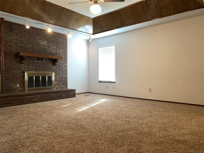 Building Photo - 518 Garland Ct