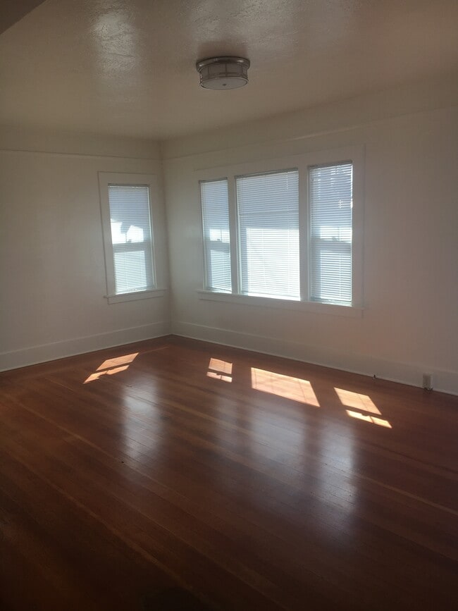 Foto del edificio - 824 Sumner St