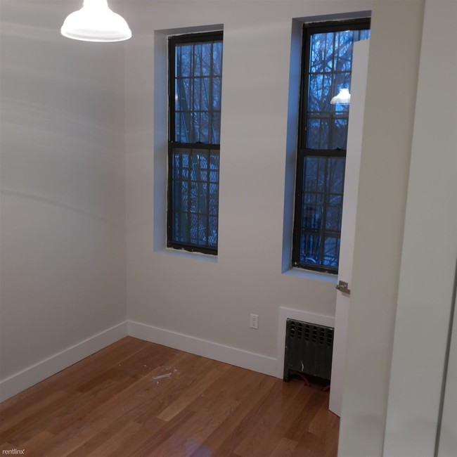 Building Photo - 1154 Gates Ave