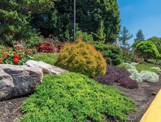 Building Photo - 626 E Woodland Park Ave