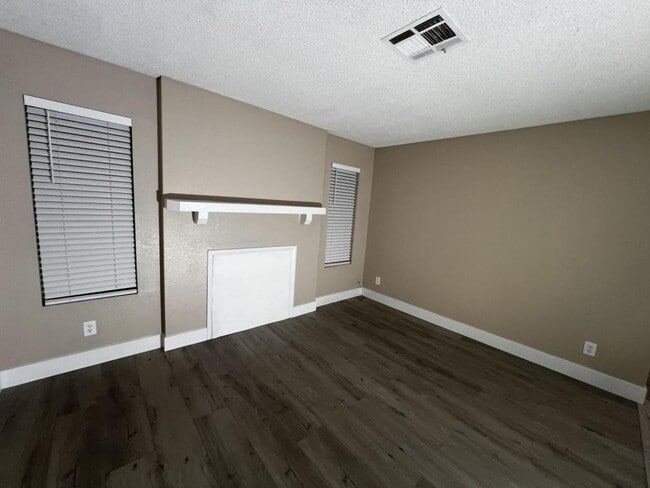 Foto del edificio - 4221 Middlesex Ave