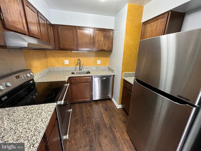 Foto del edificio - 6143 Edsall Rd