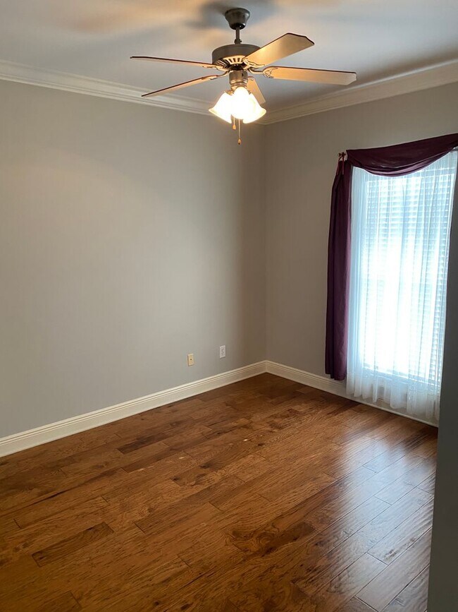 Foto del edificio - ****JUST REDUCED****720 Chombard Dr Brando...