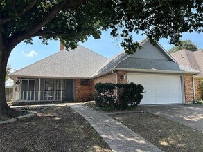 Building Photo - 2926 Big Oaks Dr