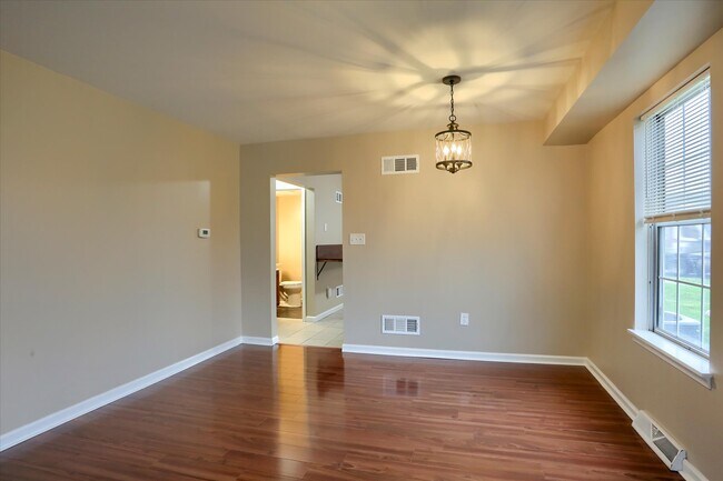 Foto del edificio - 811 Old Silver Springs Rd