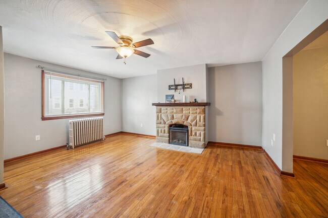 Building Photo - 131 S 20th St