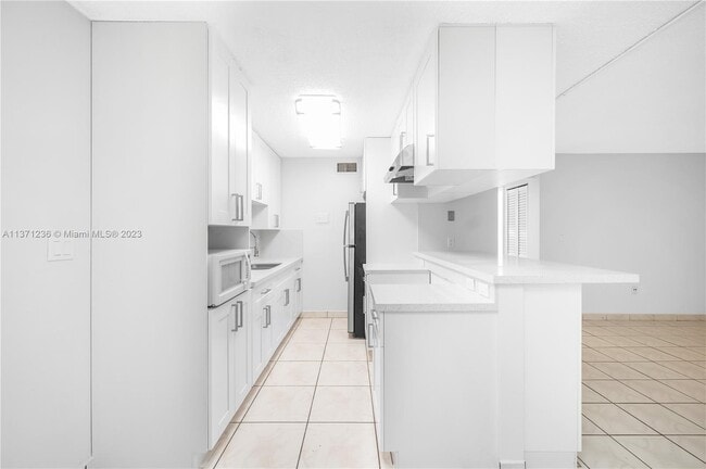 Building Photo - 7100 Fairway Dr