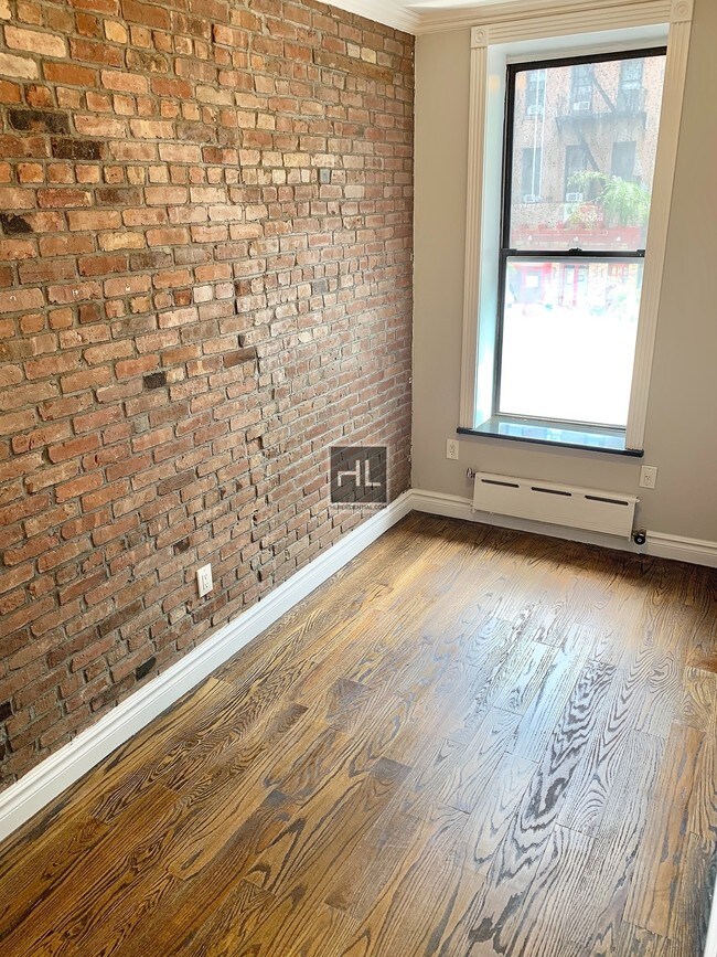 Building Photo - 653 9 AVENUE #2N