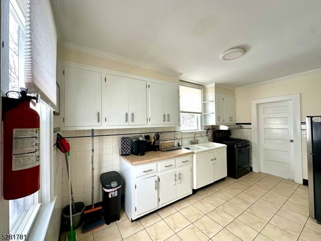 Building Photo - 15 Ridgehurst Rd