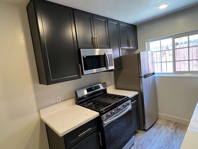 Foto del edificio - 3729 Clarington Ave