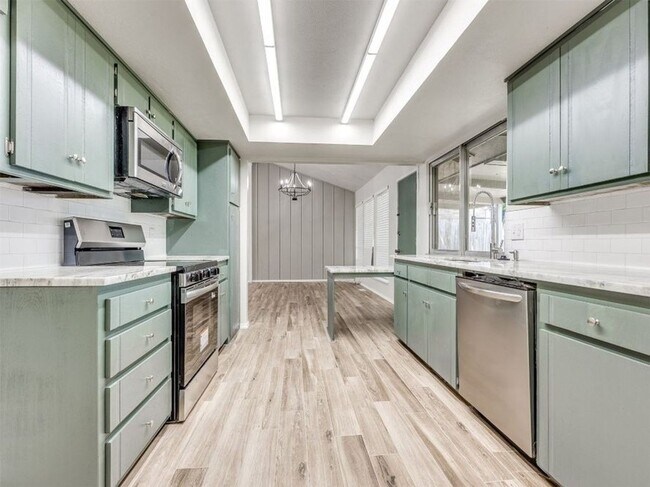 Foto del edificio - Updated 3 Bed 2 Bath In OKC