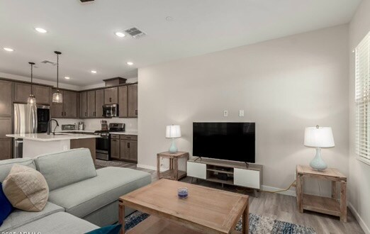 Foto del edificio - 759 E Lark St