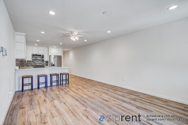 Foto del edificio - 19303 Cresthaven Ln