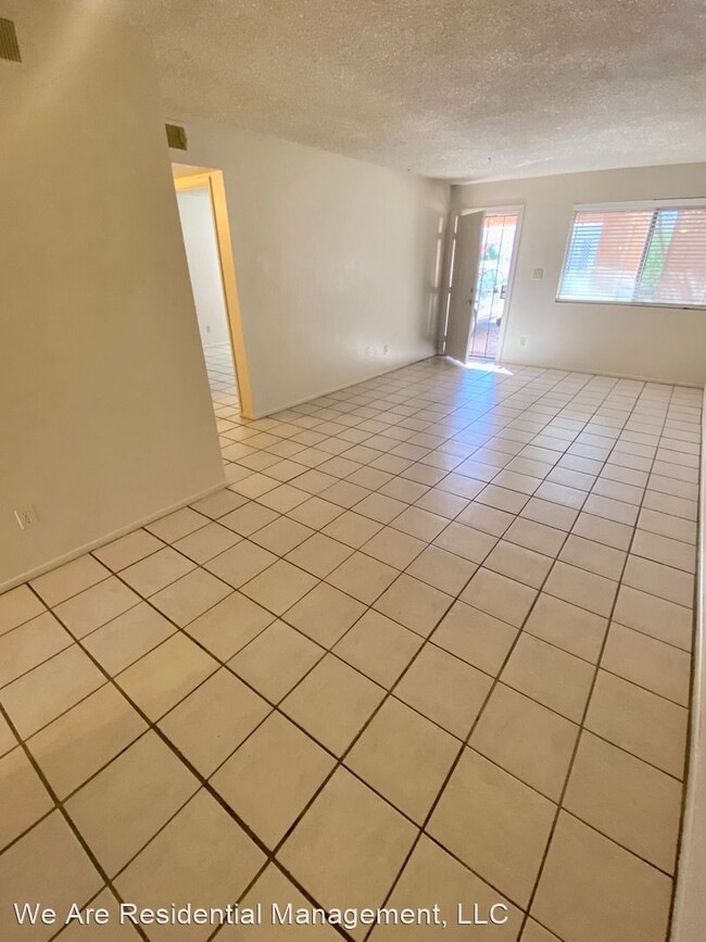 Building Photo - 2 br, 1 bath House - 4140 N. 104th Dr. Uni...
