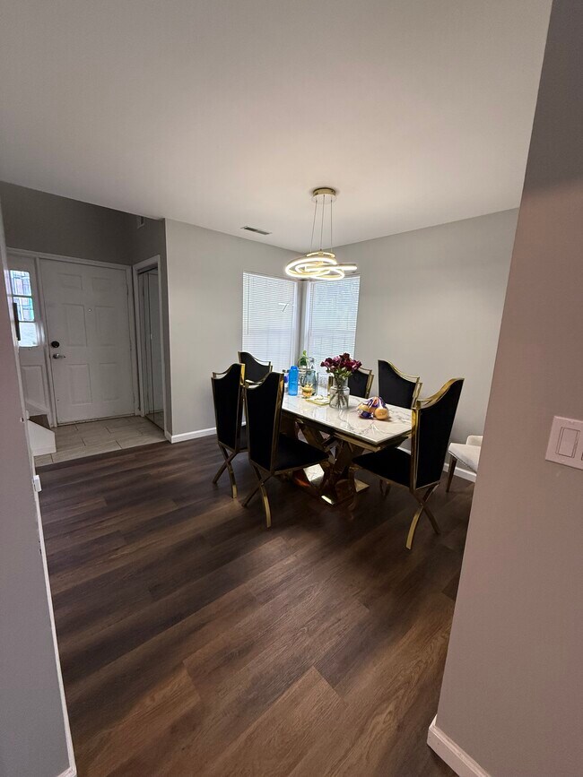 Foto del edificio - 36 Renaissance Ln