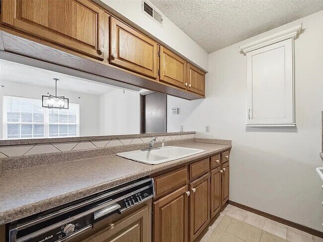 Foto del edificio - 6738 S 78th E Ave