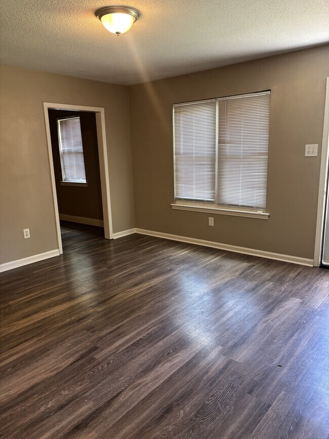 Foto del edificio - 5204 Breckenwood Dr