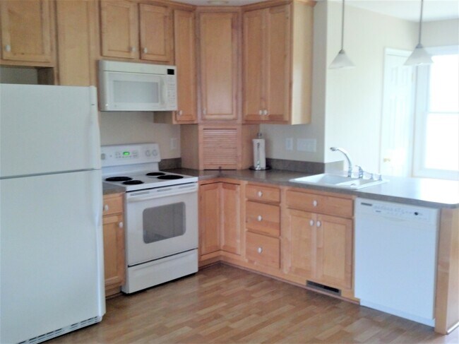 Building Photo - 49730 Diamond Ln