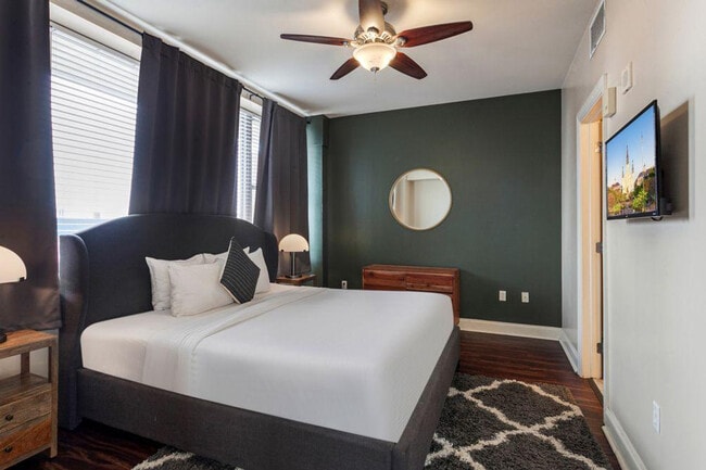 Building Photo - 925 Common St