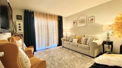 Building Photo - 8521 Hearth Dr