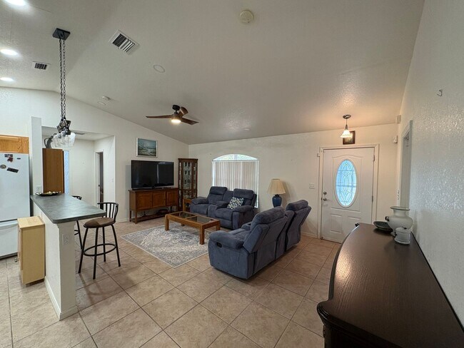 Foto del edificio - 3/2/2 Furnished Pool Home