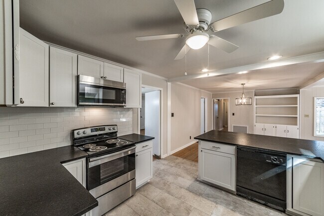 Building Photo - 11309 Crestfield Dr SE