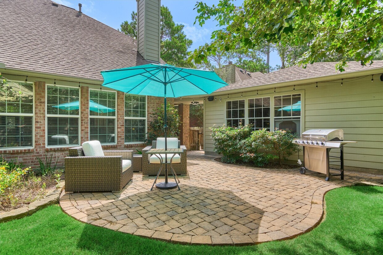 Primary Photo - 10 E Sterling Pond Cir