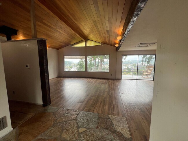 Building Photo - 3 Bed, 3 Bath La Conner Home with Stunning...