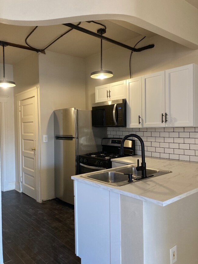 Building Photo - Updated 2 bedroom apartment in Fox Park