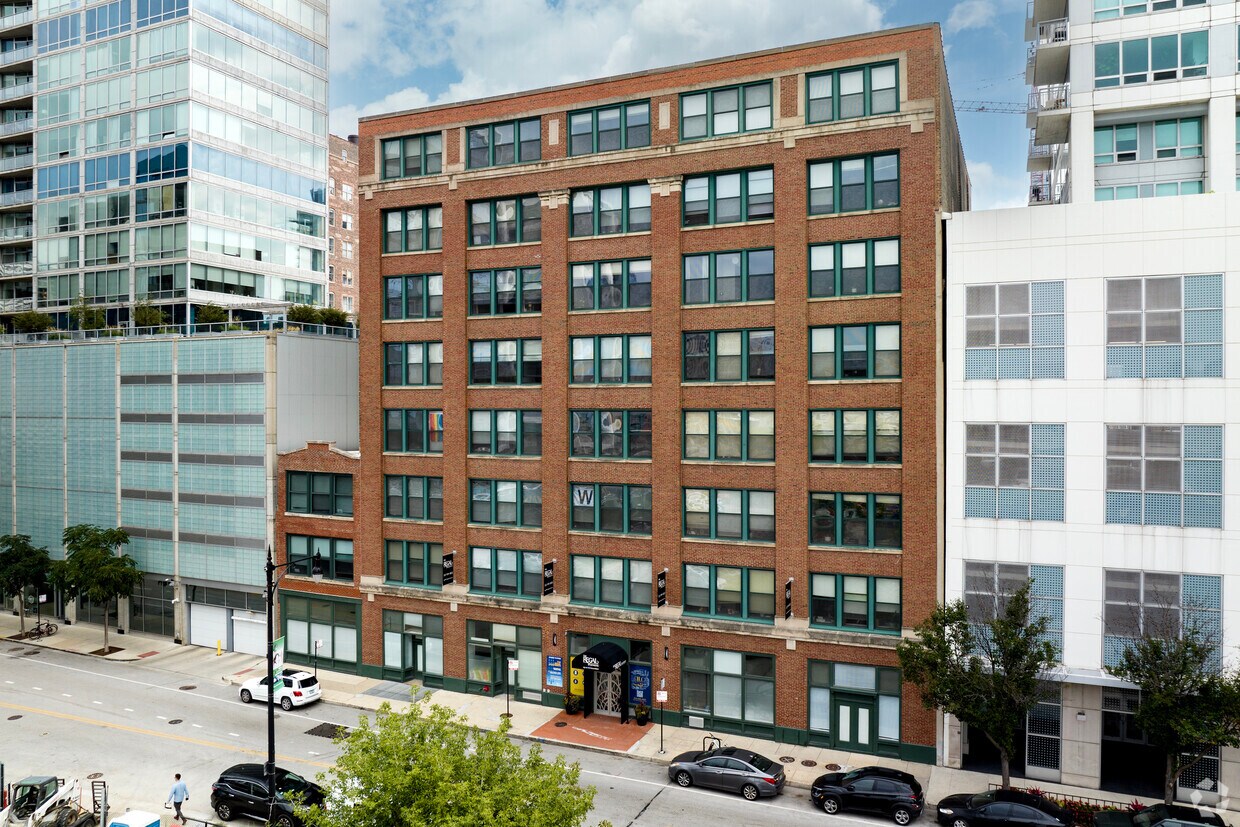 The Regal Apartments Apartments in Chicago, IL