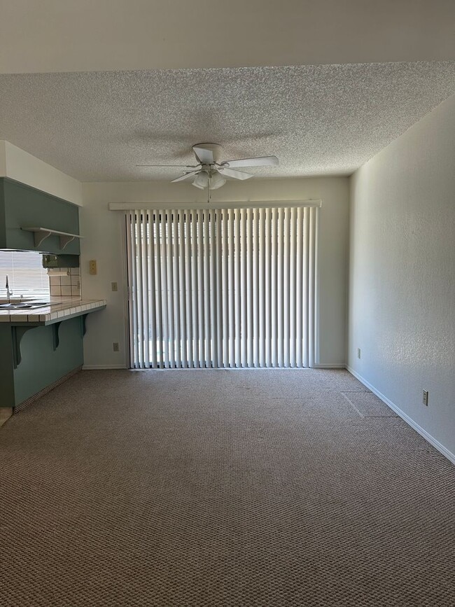 Building Photo - Nice and updated single level condo near W...