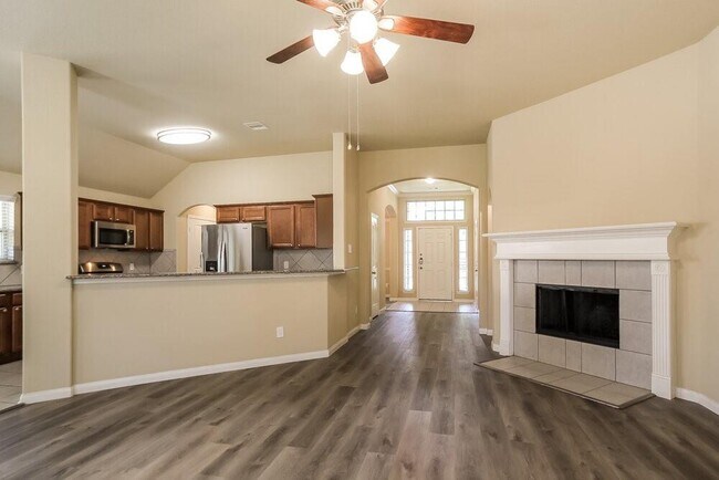 Building Photo - 988 Arbor Glen