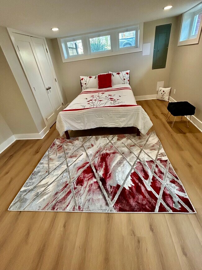 Dormitorio - 1516 Hamilton St NW