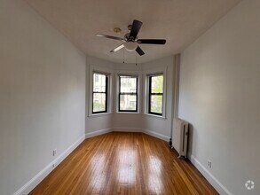 Building Photo - 39 Glenville Ave