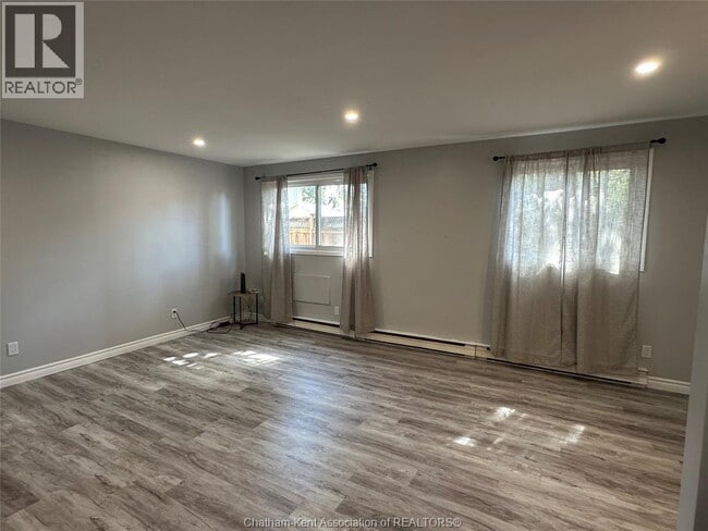 Building Photo - 222 St Clair St