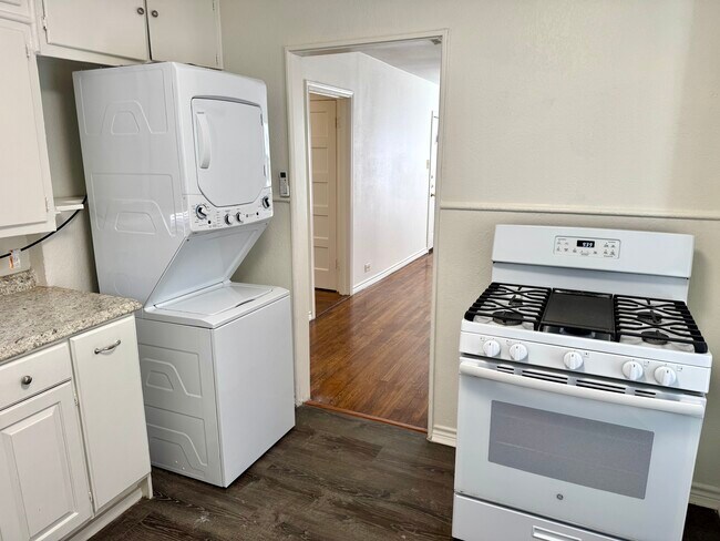 Foto del edificio - 513 Eleanor Ave