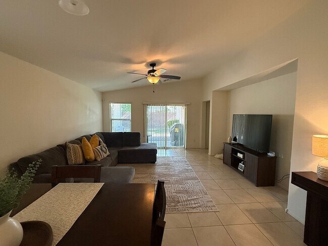 Foto del edificio - 2233 E Stacey Rd