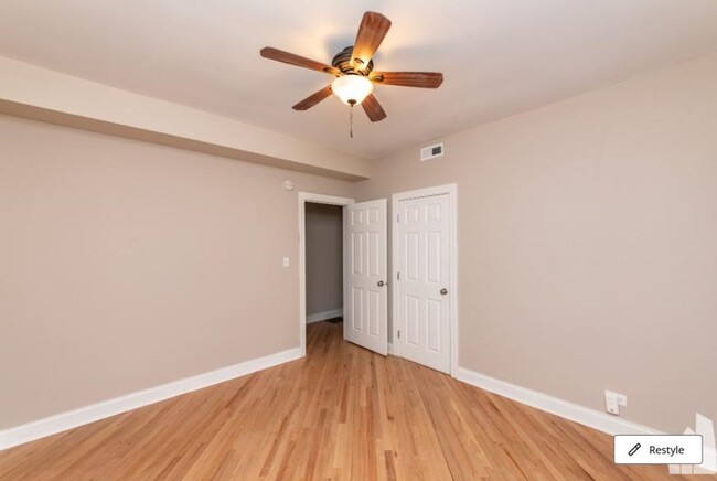 Building Photo - 2 bedroom in Winnetka IL 60093