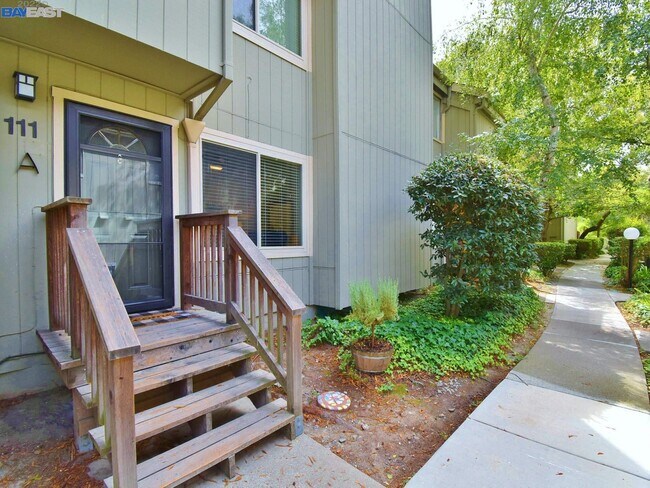 Building Photo - 111 Ascot Ct