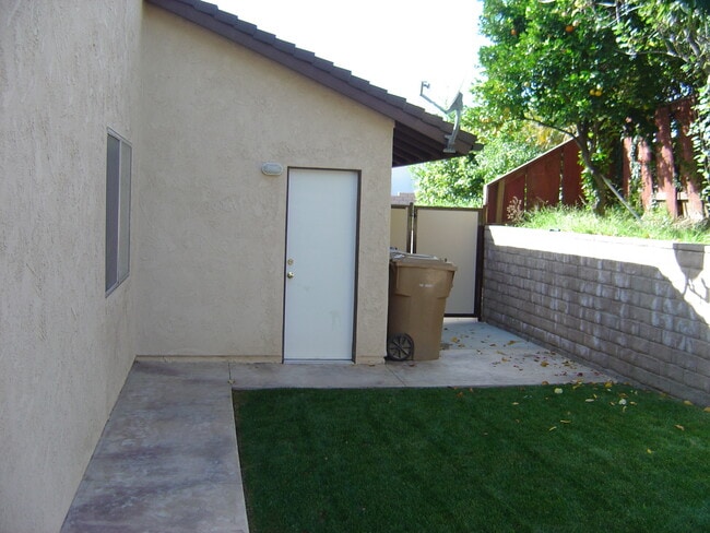 Building Photo - 407 Leavens Ct