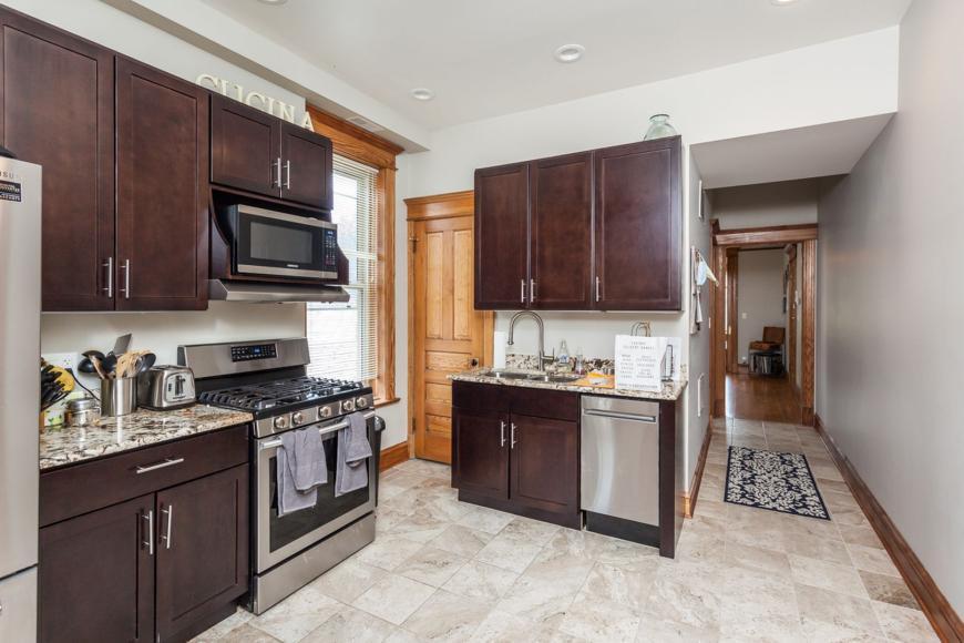 Primary Photo - 3 bedroom in Chicago IL 60657