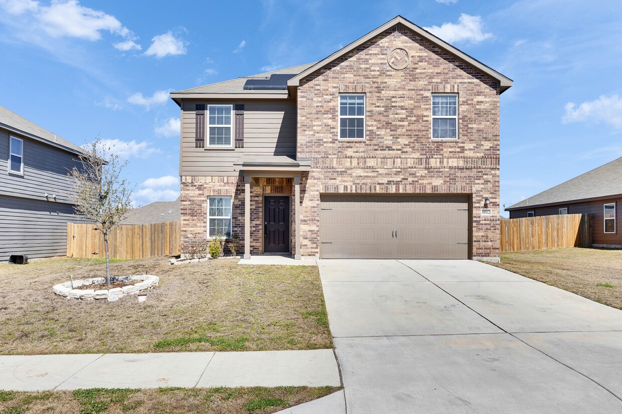 Foto principal - 18512 Quiet Range Dr