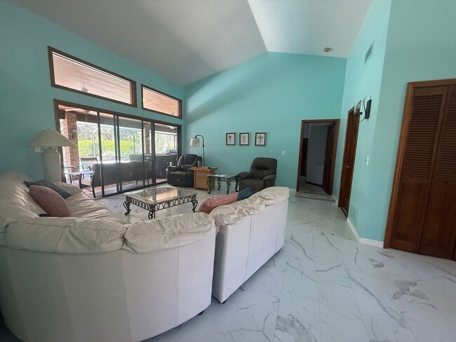 Foto del edificio - Beautiful 3 bedroom 2.5 bathroom pool home