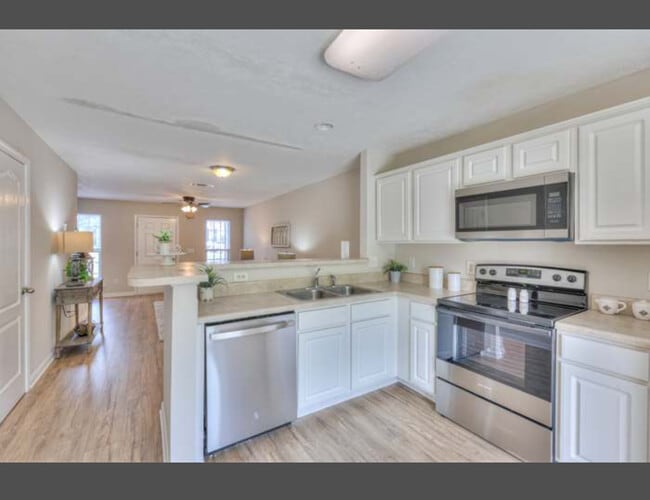 Building Photo - 214 Stewarts Landing Cir