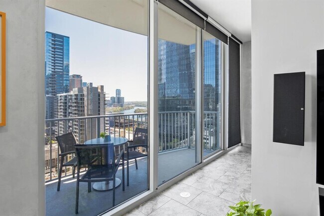 Foto del edificio - 360 Nueces St