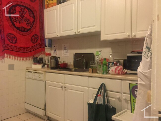 Foto del edificio - Great location in Brookline for BU... 2 bed 1 bath!!