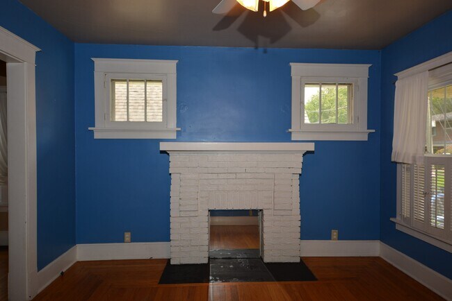 Building Photo - 2833 Hyde Park Pl