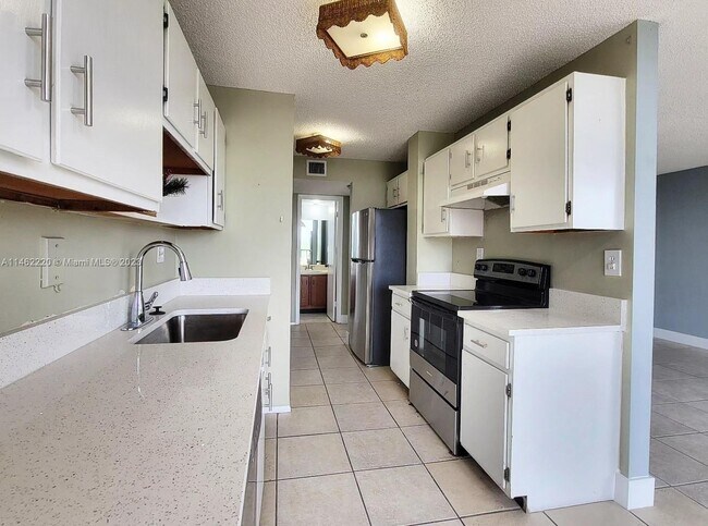 Building Photo - 3400 Blue Lake Dr
